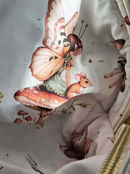 Trousse de toilette en velours avec une broderie