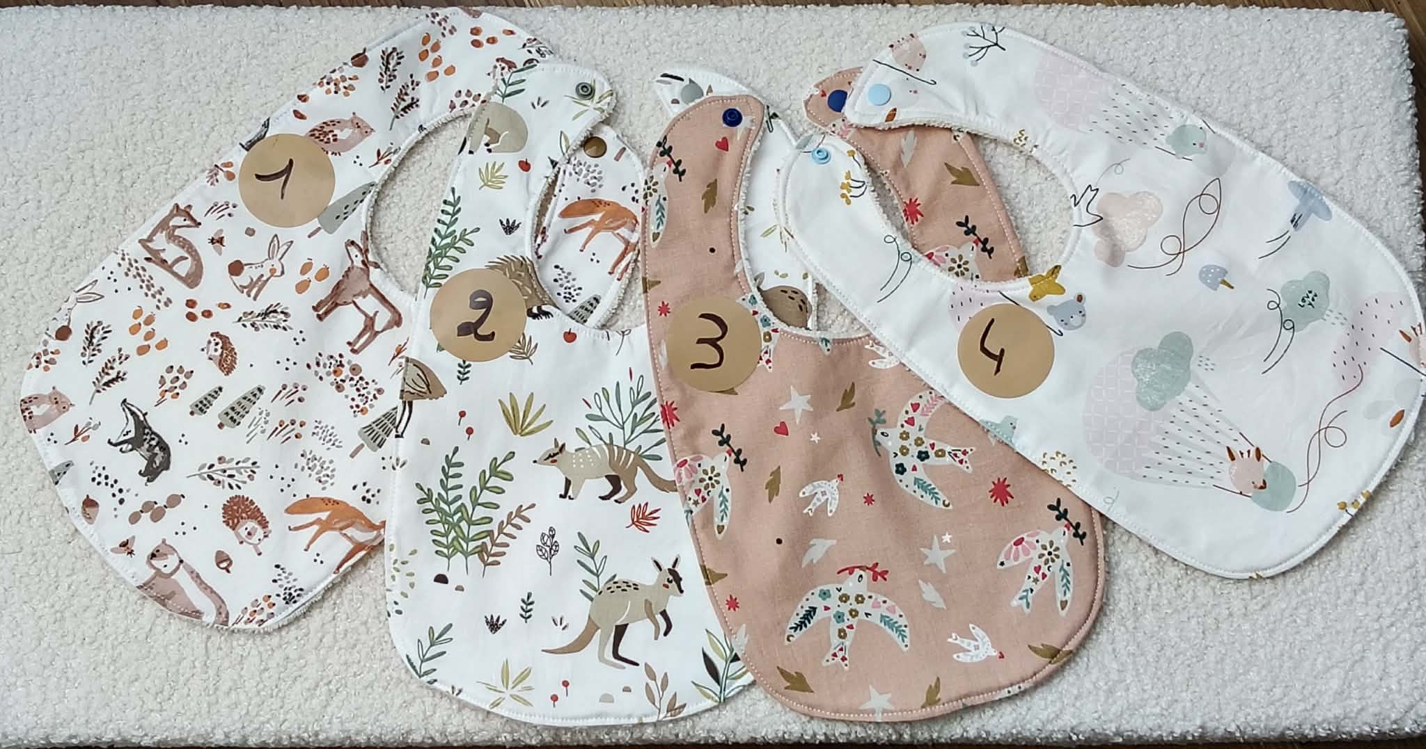 Les bavoirs en éponge bambou en stock