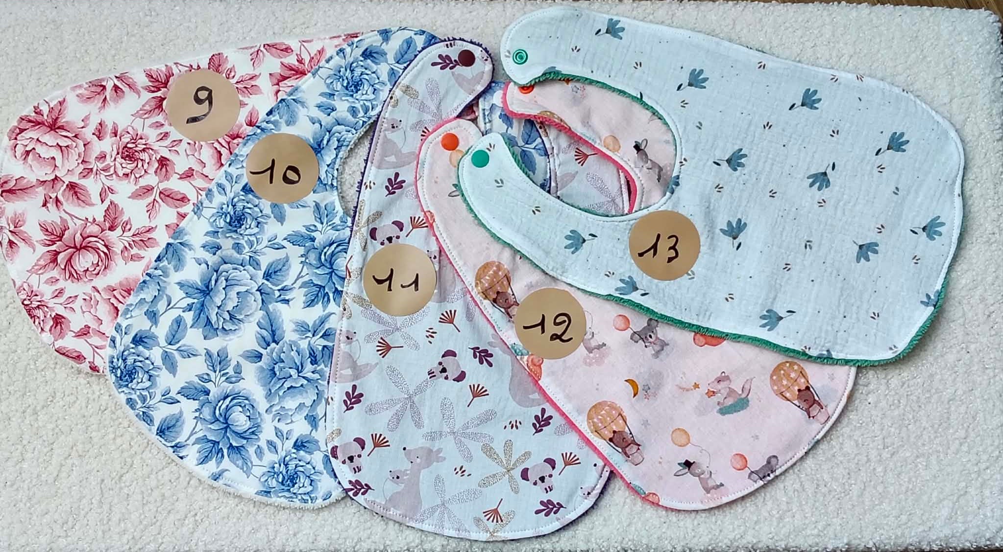 Les bavoirs en éponge bambou en stock